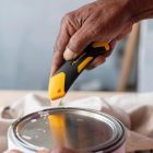 Olfa  X-Design Pengekés üvegszálas markolat, fémfüllel, sav-,acetonálló, csavaros rögzítés 18mm  L-5