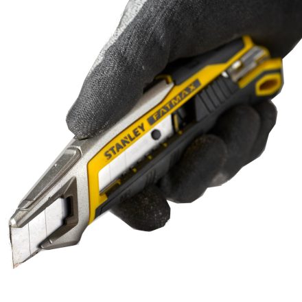 Stanley FMHT10594-0 Kés 18mm, lock gombbal és pengetörővel