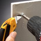 Olfa  X-Design Pengekés csúszásmentes, üvegszálas markolat, nyitófüllel, automata rögzítés 18mm  L8-AL