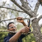 Fiskars  SW69 Plus Összecsukható kerti fűrész, 3 vágási pozícióval 1067553