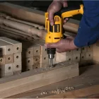 DeWalt  DWD024S-QS Ütvefúrógép 701W karton