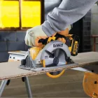DeWalt  DCS391NT-XJ Akkus körfűrész 18V akku és töltő nélkül TSTAK